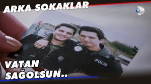 Jun 15, 2021 · kansere yakalanan arka sokaklar'ın volkan'ı boğaç aksoy kemoterapi alırken paylaşım yaptı kanal d'nin ilgiyle izlenen dizisi arka sokaklar'da volkan komiser karakterine hayat veren başarılı oyuncu boğaç aksoy, geçtiğimiz ay lenfoma kanserine yakalandığını açıklamıştı. Arda Cemal In Volkan Gibi Olmasindan Korkuyor Arka Sokaklar 580 Bolum Youtube