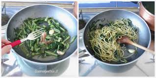 Preparazione della pasta con puntarelle cotte. Pasta Con Puntarelle E Acciughe Ricetta Romana Il Cuore In Pentola