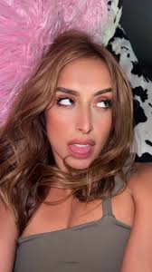 Show me something naturallll🤪 i love my stretch marks high key