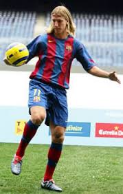 He is known as el rubio (the blonde), and la gallina de oro (the golden hen). Maxi Lopez Es Presentado Con El Barca Mediotiempo