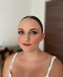 Leona the Makeup Artist