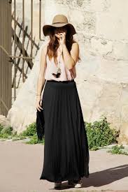 Blouse longue couleur kaki seulement 1 petit défaut à l'arrière de la blouse (voir photo) pas choquant sinon très bon. Comment Porter La Jupe Longue En Ete 7 Idees De Tenues Taaora Blog Mode Tendances Looks