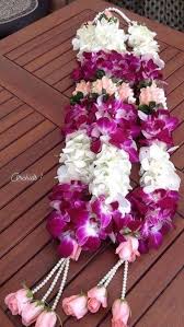 Pin By Raji Selvakumar On Wedding Garland In 2020 Flower Garland Wedding Indian Wedding Garland Floral Garland