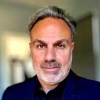 Lisa Hix's Instagram, Twitter & Facebook