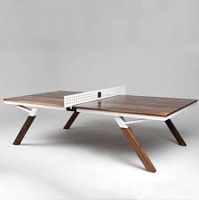 Une Belle Table De Ping Pong Qui Fait Aussi Office De Table A Manger Blog Deco Design Table De Ping Pong Table De Salon Table Salle A Manger