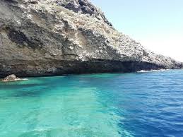 La temperatura media dell'acqua di mare ad ottobre a ustica è di 22.9°c, la temperatura minima è di 20°c e quella. Dove E Cosa Mangiare A Ustica Risoranti E Specialita Gambero Rosso