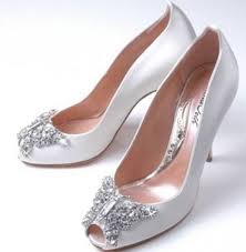 Nah, ni 10 hint yang korang boleh try dekat boyfriend untuk ajak dia kahwin. 22 Persiapan Kahwin Ideas Bridal Shoes Wedding Shoes Kasut Pengantin Perempuan