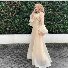 Model baju ini sangat cocok dikenakan wanita berhijab yang memiliki segudang aktivitas karena modelnya dinamis. 35 Model Gaun Pesta Untuk Wanita Hijab Yang Wajib Dimiliki Updated 2021 Bukareview