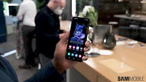 The company says the galaxy z flip 3 is more durable than its predecessors, and it has used armor aluminum in the device frame. Ydkrlhcrm 0aem