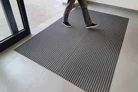 Грязезащитные коврики против влажной уборки — что действительно работает