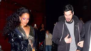 The duo proved safety was on their minds as they both wore surgical masks amid. Rihanna Hassan Jameel Had Dinner With Her Family Looked In Love Hollywood Life