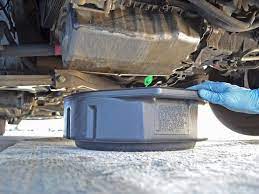 To change the oil on a 2007 passat 3.6 liter engine first safely raise the vehicle and drain all the oil from the oil pan by removing the drain bolt. 1999 2004 Volkswagen Jetta Oil Change 1999 2000 2001 2002 2003 2004 Ifixit Repair Guide