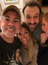 La familia unida celebrando la vida de nuestro #ManuelBandera porque ayer  fue su cumpleaños. Larga Vida y Prosperidad al guapo entre los guapos.  Isabelo, Valeria, Rossy, Mario, Bibiana, Cayetano, Alaska, Marisol, Javier