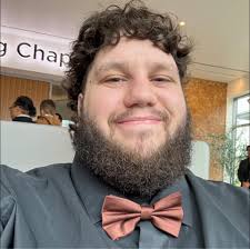 Mattel did it again. The only reason I ordered This Porsche 959 was because  everyone told me it would arrive out of the package and I could play with  it. Well obviously