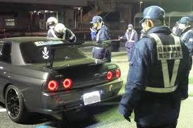 千葉県警 東京オートサロン2013に向かう不正改造車113台に対して整備 命令書を交付 業界先取り 業界ニュース 自動車ニュース2021国産車から輸入車まで Mota