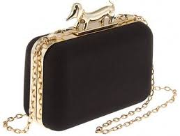 Para brillar en una boda de noche hazte con unos taconazos dorados. Bolso De Fiesta Dorado Y Negro Dressbori