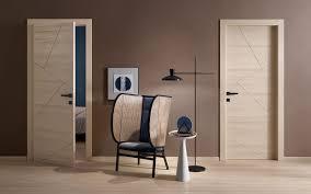 Infatti bisogna considerare il materiale usato per realizzare l'anta e la lavorazione alla quale è stato sottoposto, la rifinitura delle superfici, le dimensioni del modello e il sistema di movimentazione adottato. Porte Moderne In Legno Con Incisioni Collezione Patio Garofoli