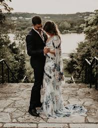 It was an austin superstar evening at laguna gloria with david kurio flowers, kurant events and townsley designs. Laguna Gloria Sunset Inspiration Shoot In Austin Tx Nikkolas Nguyen