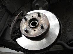Die erneuerung der vorderen bremsscheiben und bremsbeläge (fs iii) an einem vw golf 1.5 tsi 110 kw (150 ps) bj 2017 läuft so ab: Bremsscheiben Wechseln Infos Preisvergleich Werkstatten