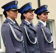 Komenda Stoleczna Policji Na Instagramie Ksp Policja Warszawa Police Warsaw Policjantka Kobieta Mundur Sluzba Woma Army Girl Jail Drawing Beautiful