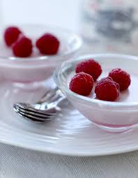 Panna Cotta Inratable Aux Framboises Pour 4 Personnes Recettes Elle A Table Recette Panna Cotta Framboise Recette Dessert Facile