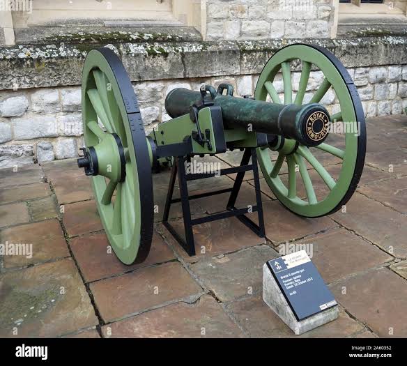 6 pounder hi-res stock photography and images - Alamy