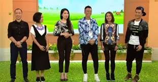 中醫角度 久視傷血 人體精氣皆上注於目 目是指眼睛 與血和肝有密切的關係 目受血養 而肝藏血 開竅於目 肝的功能是維持血的營運以保持視覺 楊醫師在