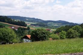 Diese unternehmen haben einen geschätzten umsatz von € 841.79 millionen und beschäftigen eine anzahl von mitarbeitern, die auf 3,082 geschätzt werden.das unternehmen, das in unserem nationalen ranking am besten in simbach am inn platziert ist, befindet sich in bezug auf den umsatz in der position #1,053. Simbach Schellenbergrunde Wanderweg 2 Wanderung Outdooractive Com