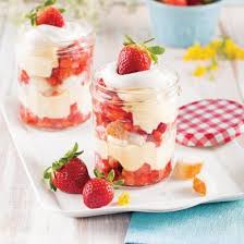 Nos 30 Meilleurs Desserts Aux Fraises Pratico Pratiques Recipe Trifle Recipe Fruity Desserts Strawberry Trifle