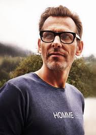 THE TEAM — HOMME LESS