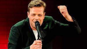 Naar aanleiding van vragen over het rapport 'eilanden in een zee van ongeloof': Martijn Koning Javier Guzman Zal Nooit Het Respect Van Andere Comedians Krijgen Nieuwe Revu