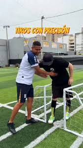 Tiros con precisión con Wally y @slassalle.7, 🥅⚽🥅, #futbol #challenge  #retos #futboleros #futbolperuano #viral #parati