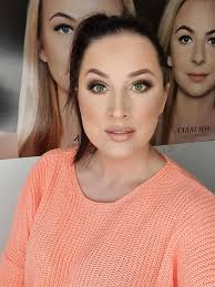 Kuidas kodus kasulikult aega veeta? Kuna hetkel pole võimalik  meigikoolitusi iseendale teha siis