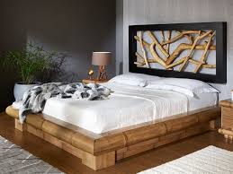 Letto matrimoniale in stile classico, scandola mobili riprende il gusto della tradizione con un letto fatto come una volta, interamente realizzato in legno massello di abete. Letto Contenitore In Legno Prezzi