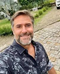 Eres una de las mujeres más hermosas que he visto en mi vida. Me encanta  verte. 😍😍 Quiero hablar contigo. Por favor, respóndeme. Al menos toca el  corazón y dime hola. Este