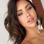 Shannon Dore's Instagram, Twitter & Facebook