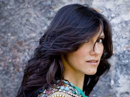 Per te che è ancora notte e già prepari il tuo caffé che ti vesti senza più guardar lo specchio dietro te che poi entri in chiesa e preghi piano e intanto pensi al mondo ormai per te così lontano. Una Poesia Anche Per Te Wikitesti