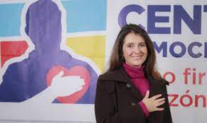 Paloma toma aire y refunfuña para sus adentros. Paloma Valencia Pide La Renuncia De Los Congresistas Imputados Por Secuestro Infobae