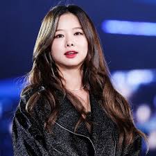 I Want Her To Choke Me Out Kpop Girls Korean Girl Groups South Korean Girls