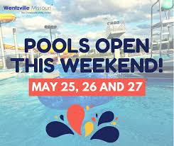 À beira da piscina' (`swimming pool: Facebook