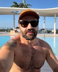 🍃😎 #beard #miami #miamibeach #thebeardedway #musclebeard #hairychest  #mustache