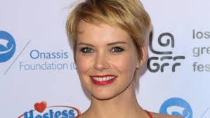 Bradley cooper, irina shayk, anyák napja. Velvet Gumicukor Osvart Andrea Es Parja Mar Tervezik Az Osszekoltozest