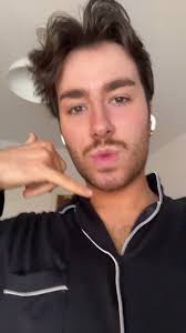 Murray (@murray.hood)