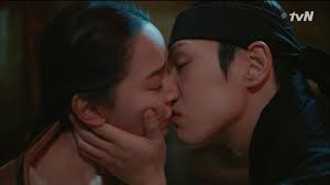 Raja cheol jong akhirnya berhasil lolos dari aturan ratu sun won (bae jong ok) dan membuat kim jwa geun (kim tae woo). Shin Hye Sun Volunteered To Roll The Bed With Kim Jung Hyun Ladies And Gentlemen