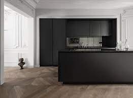 Embrace The Dark Side By Creating A Sophisticated And Sleek All Black Kitchen Siematic Kuche Moderne Kuche Kuche Schwarz