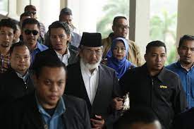 Sidang media tan sri musa aman. Musa Aman Pleads Not Guilty To 35 Graft Charges Updated The Star