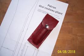 Etui Couteau Pliant En Cuir Patron Libre Et Gratuit A Telecharger Etui Couteau Cuir Couteaux Pliants Etui