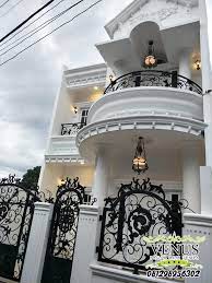 Klasik dengan material kayu dan bebatuan alam. Pagar Rumah Klasik Mewah Modern Pagar Besi Klasik Antik Jakarta Klasik Kemewahan Rumah