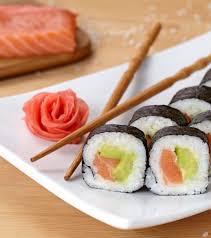 Chiunque ami il sushi ha quello che farò nel mio post, invece, è fornirti delle dritte, dei trucchetti su come fare il sushi quasi come quello del ristorante e lasciare a bocca aperta i. Sushi Ricetta Semplice Da Fare A Casa Ricette Sushi Ricette Ricette Semplici