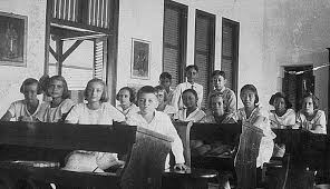 Setiap jenis sekolah khusus mengikut kaum. Ciri Umum Pendidikan Masa Kolonial Belanda Berita Terkini